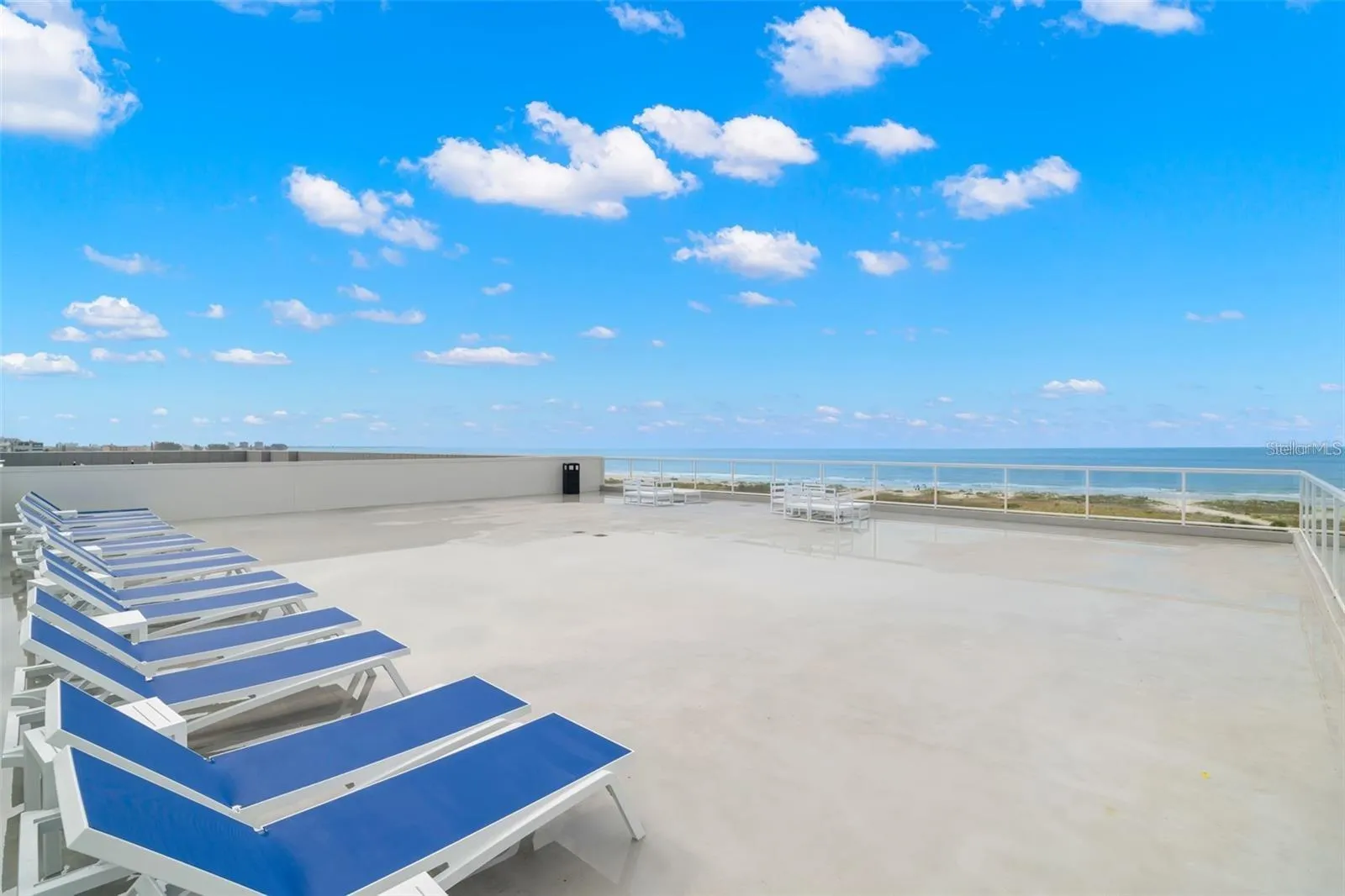 ROOFTOP SUNSET LOUNGE AREA