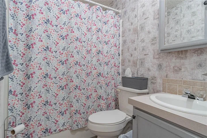 Guest Bath (2nd)