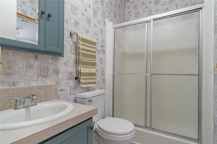 Guest Bath (3rd)