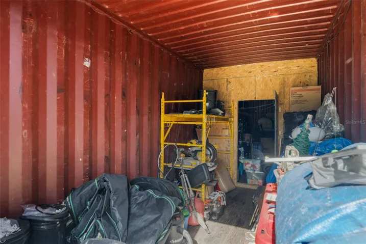 Storage container with AC