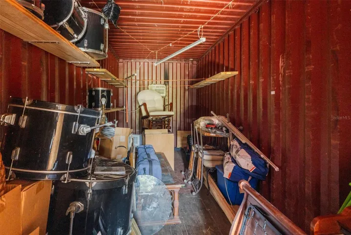 Storage container with AC