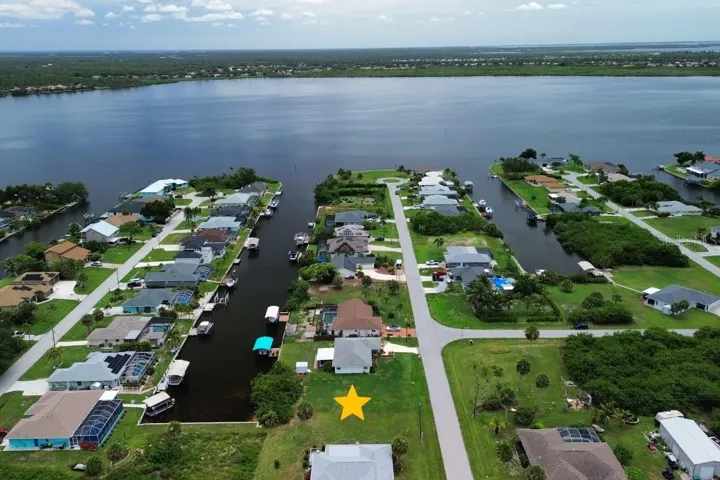Waterfront gulf access lot