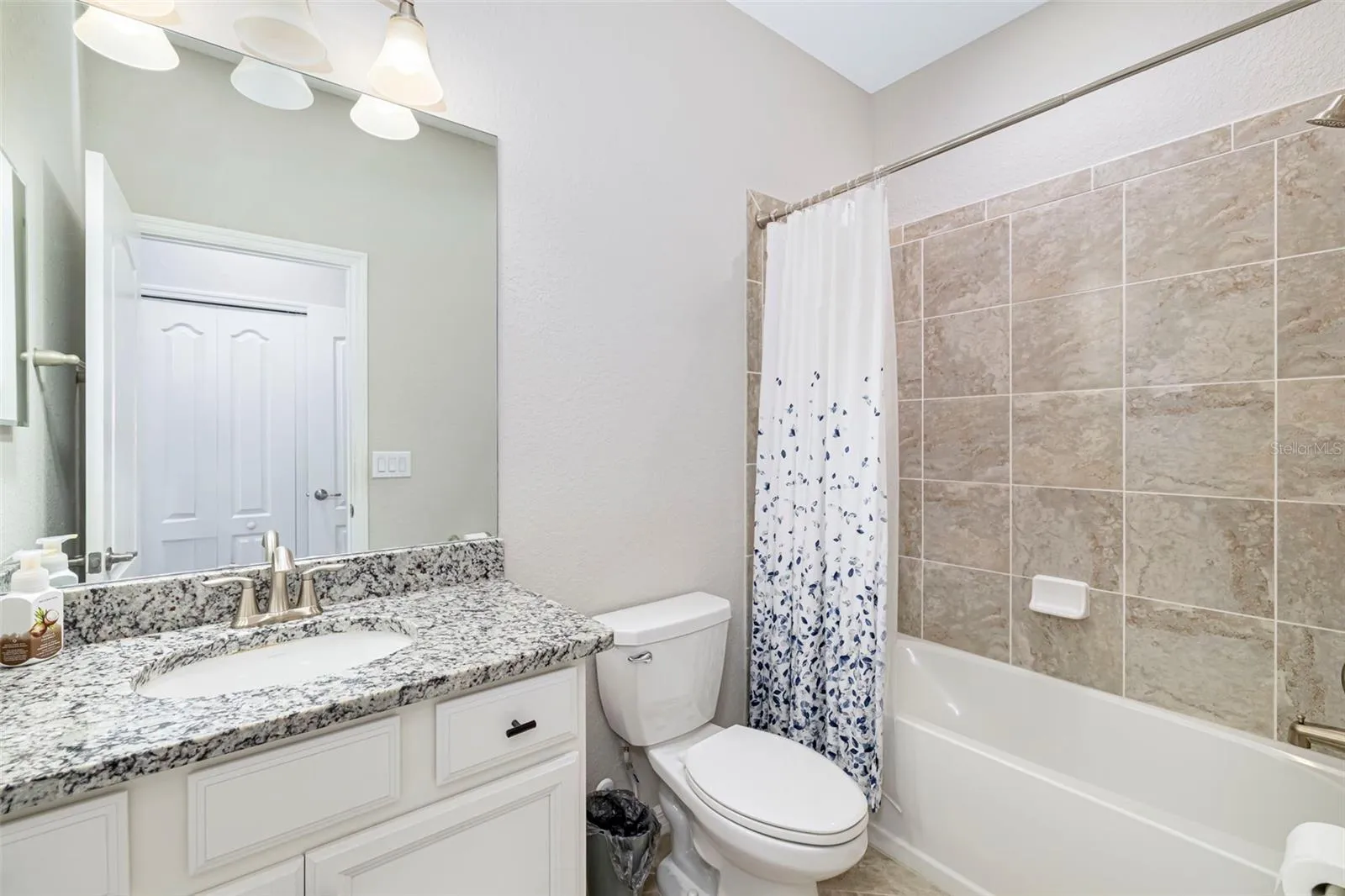 Ensuite Bathroom full tub and shower