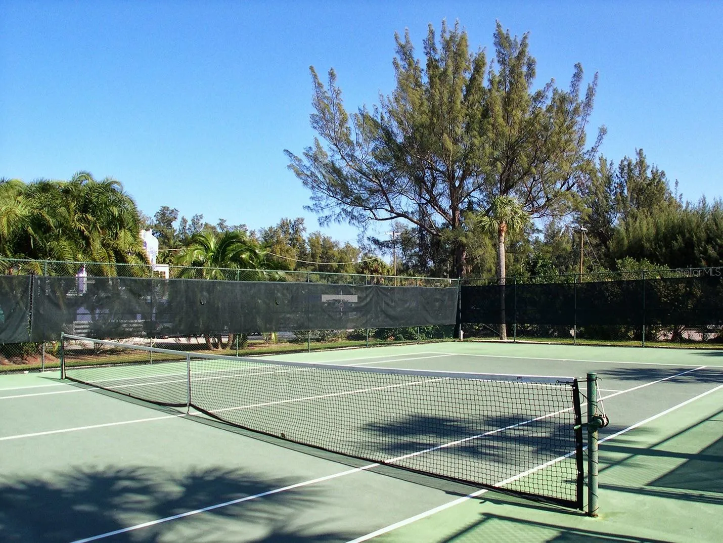 Longbeach community tennis court