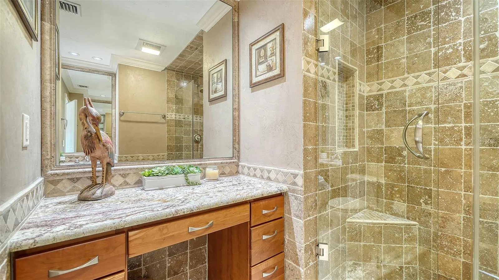 Guest room ensuite bath