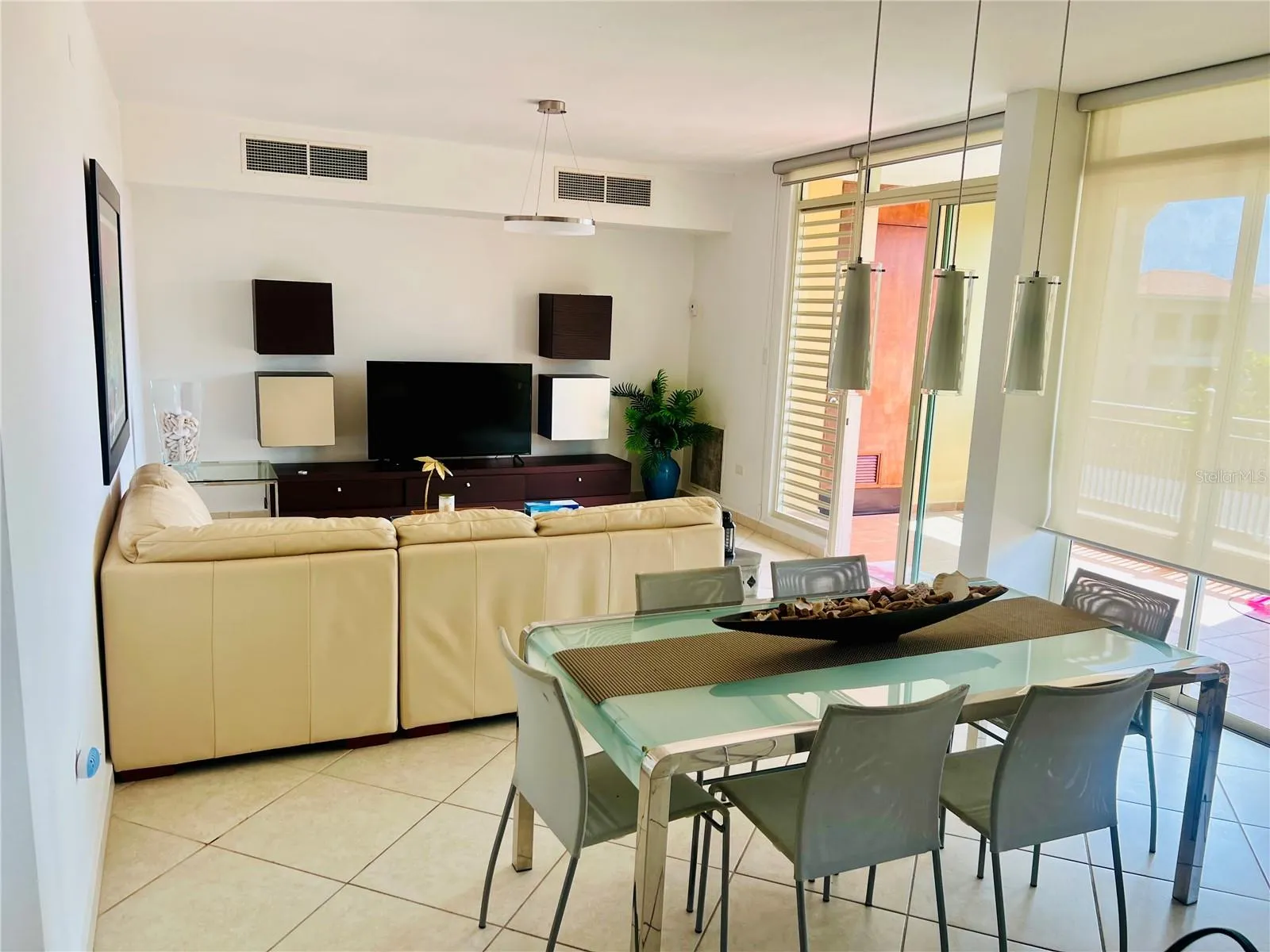 Dining/living Dining/living