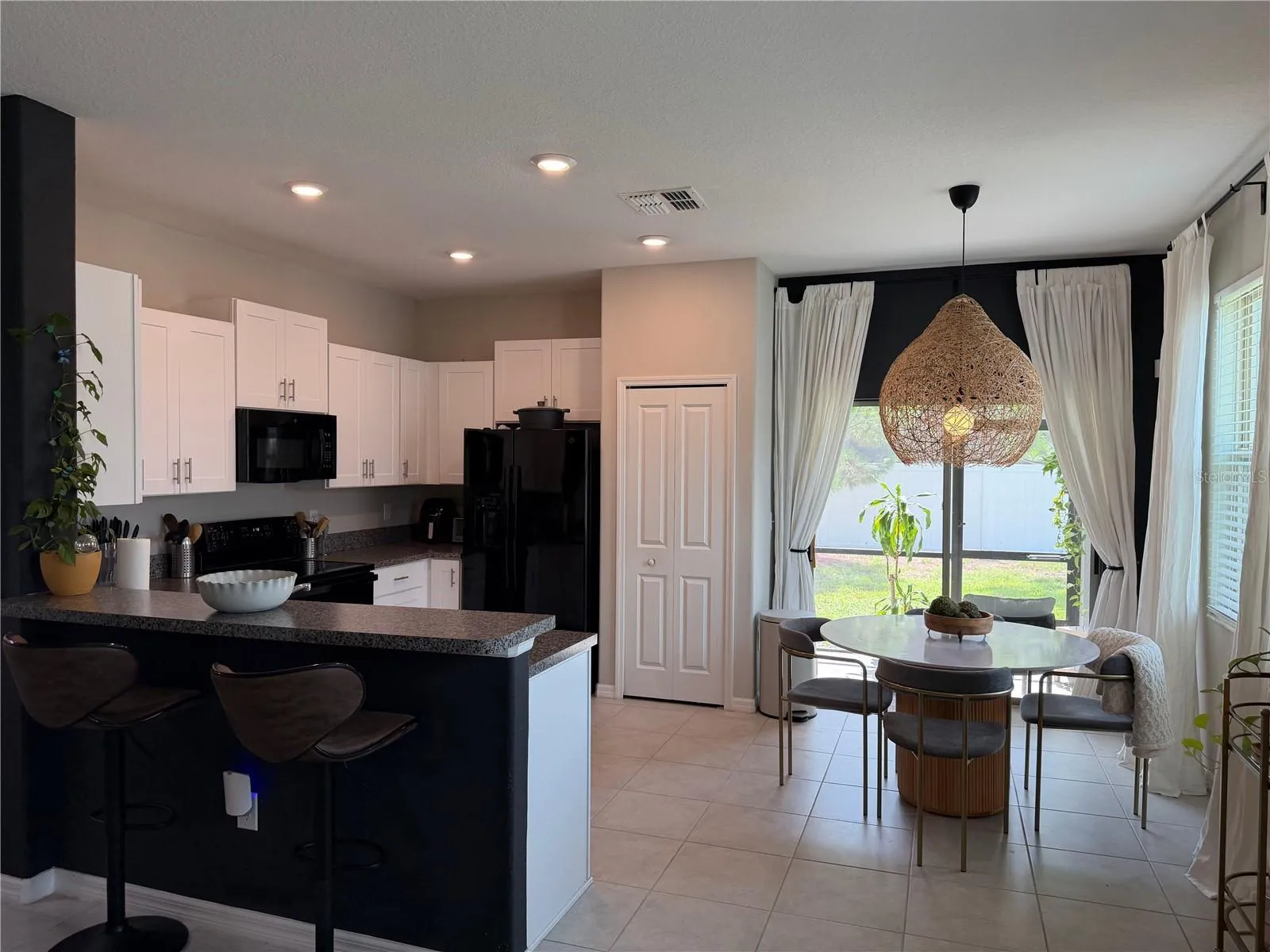 Breakfast Bar and Dining Space