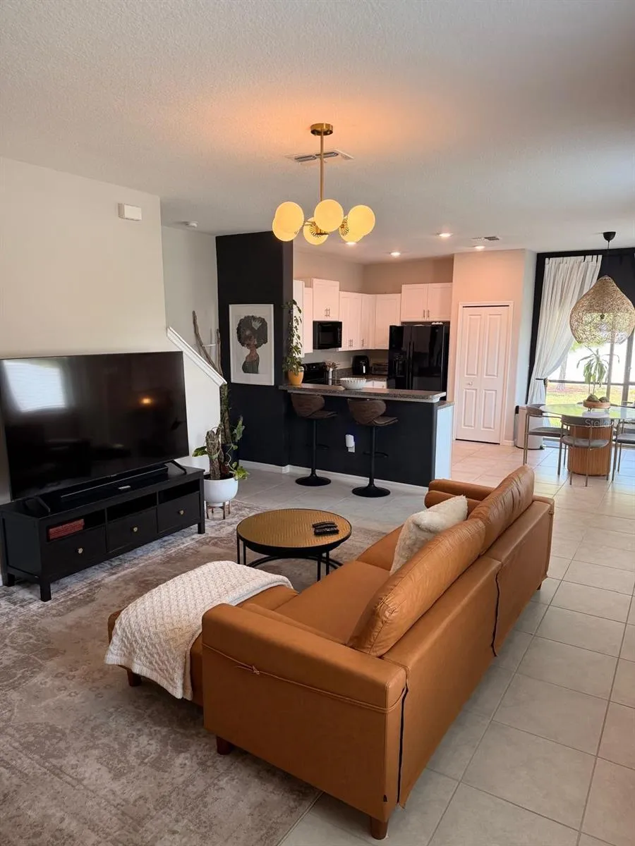 Open Floorplan - Livingroom/Kitchen/Dining Combo