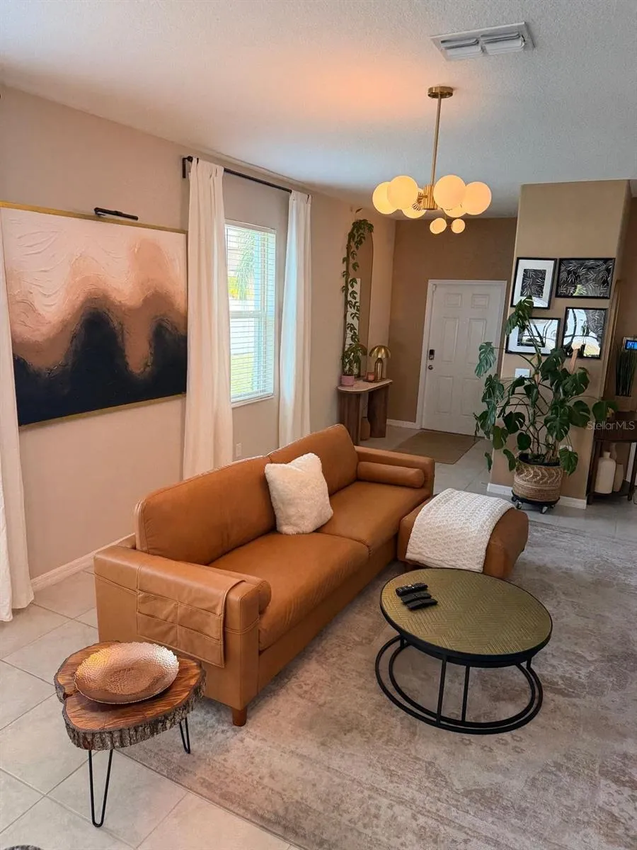 Open Floorplan - Livingroom/Kitchen/Dining Combo