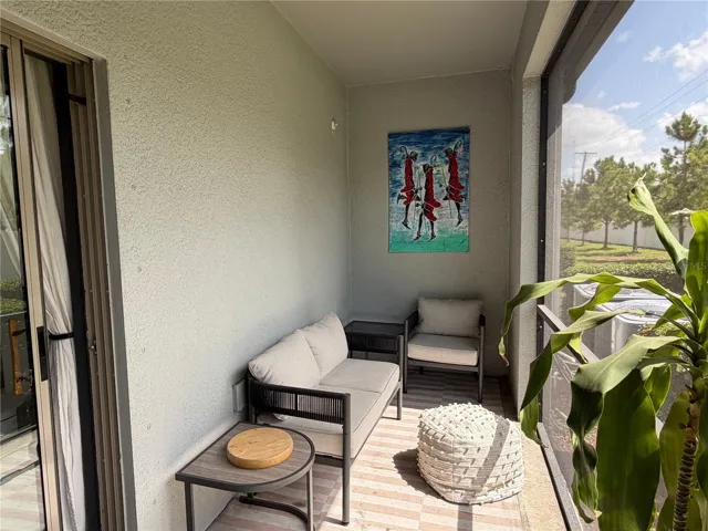 Screened in Lanai offering extended outdoor living space