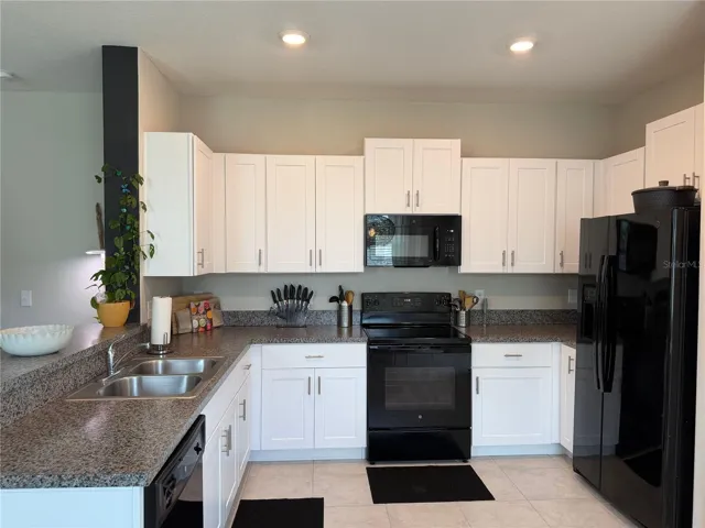 Functional and Spacious Kitchen - Fully Stocked