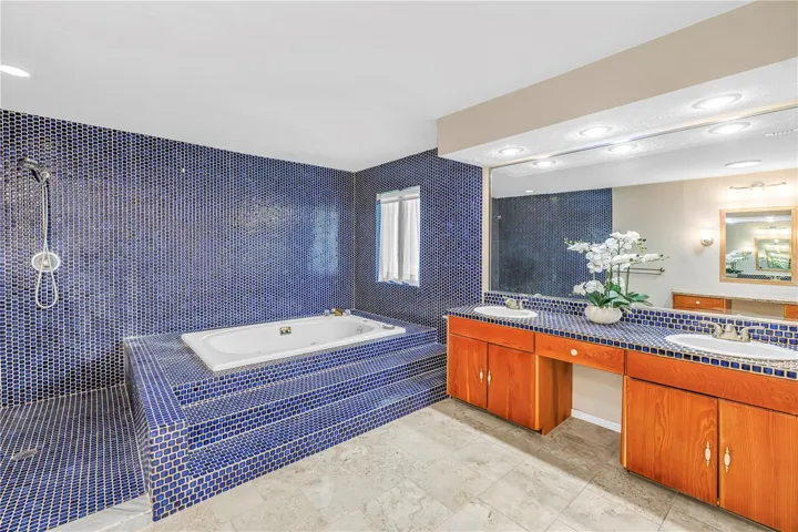 Main bathroom