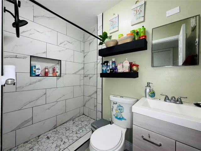 2nd Full Bathroom.