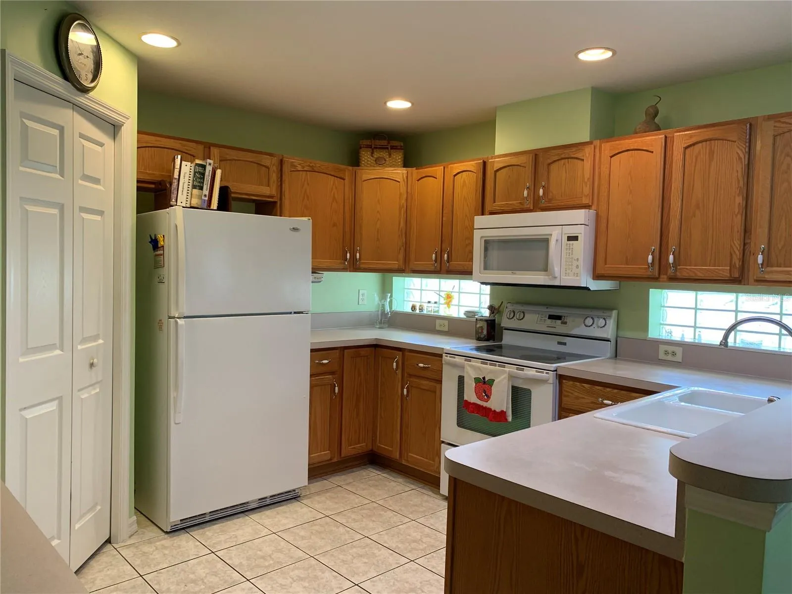 Nice size kitchen, wood cabinets, newer appliances