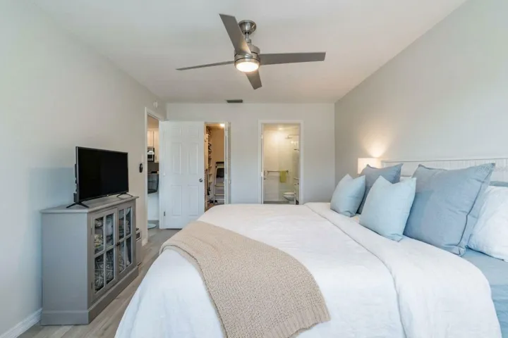 Primary bedroom with en-suite bath and walk in closet