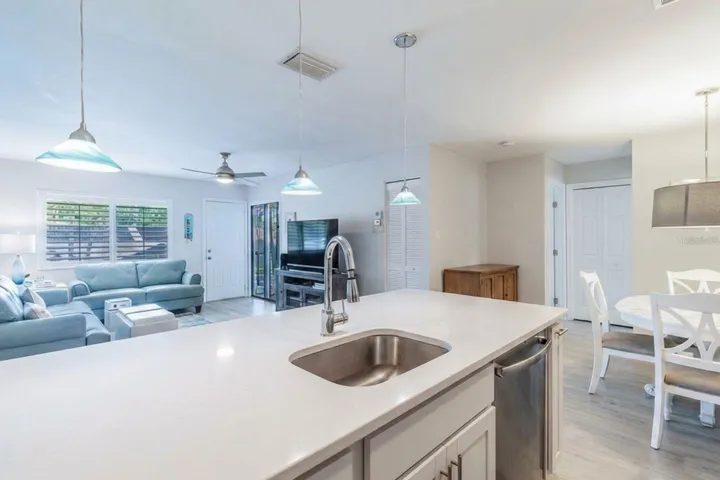 Eat in kitchen area
