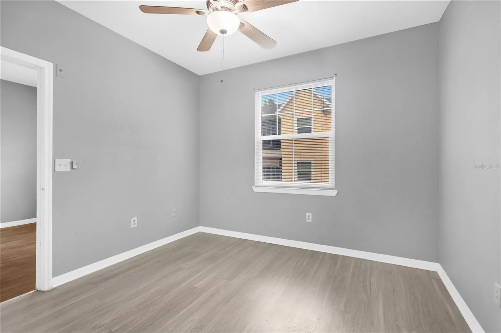 Guest Room w/Blinds, Ceiling Fan, Walk-In Closet