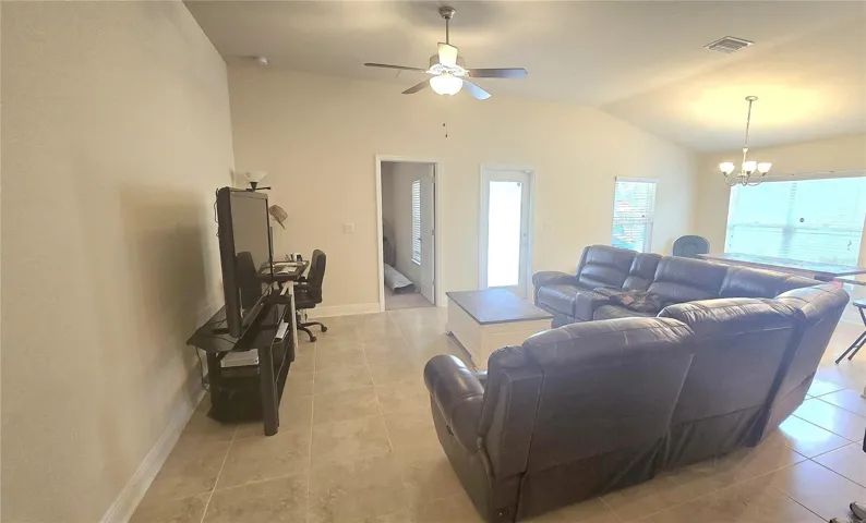 Livingroom 3