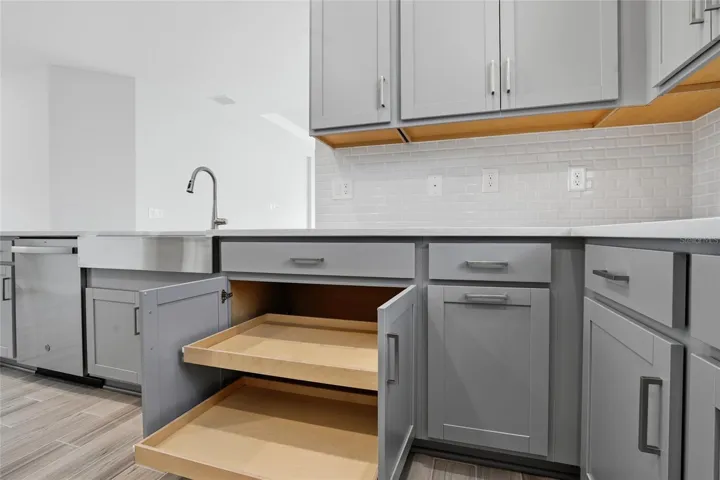 Pull-out shelf - in all lower cabinets