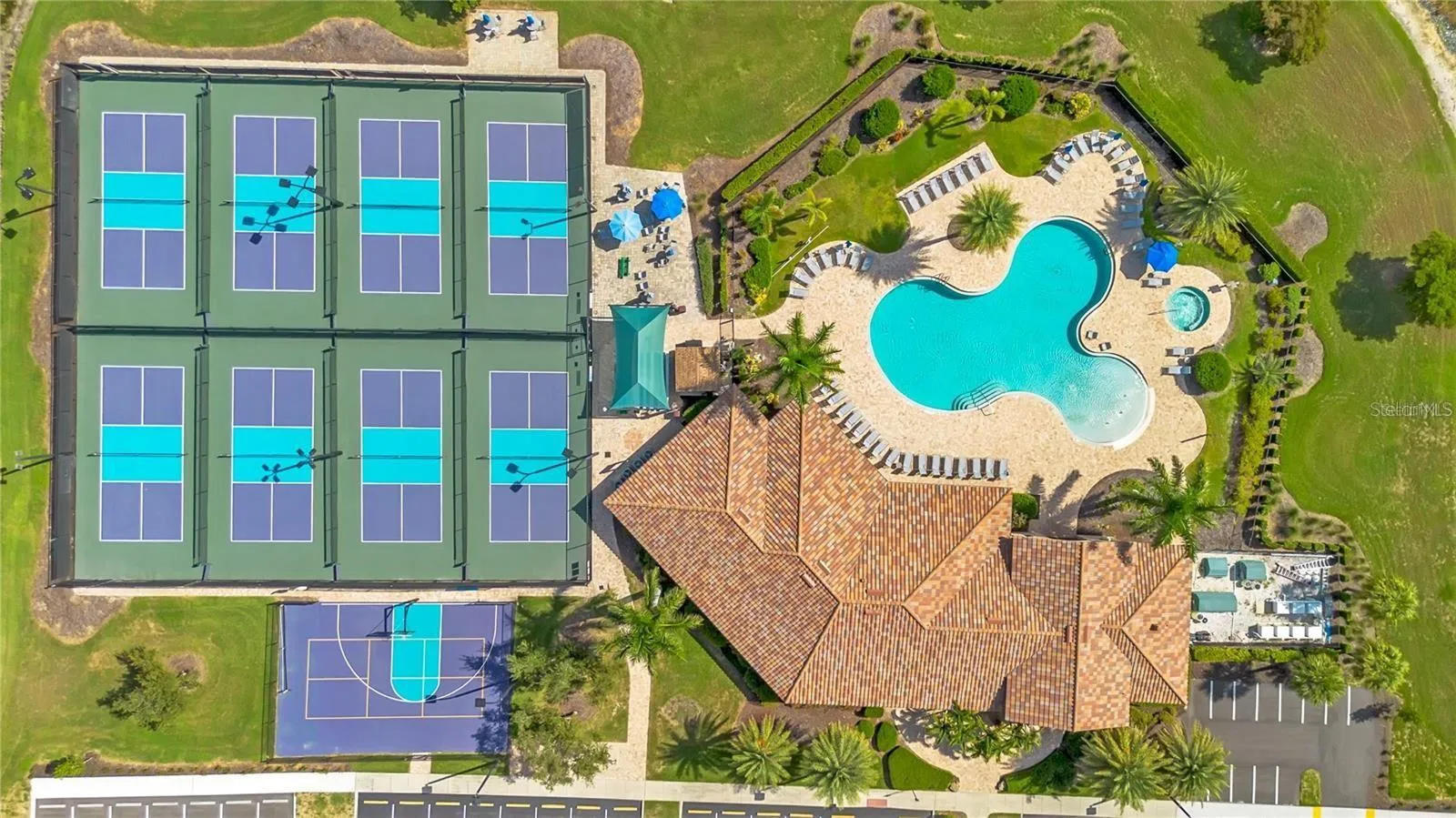 Resort Style Pool & Pickle Ball Courts
