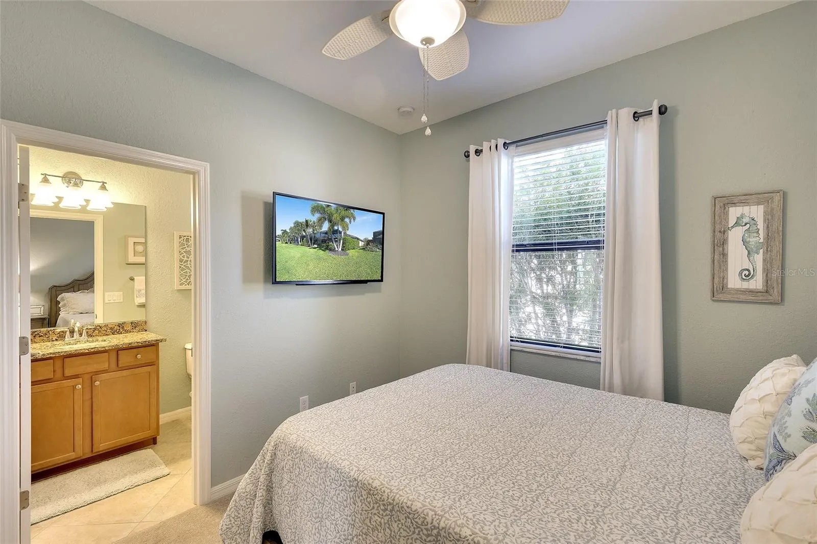 Private Guest Suite with Ensuite Bathroom