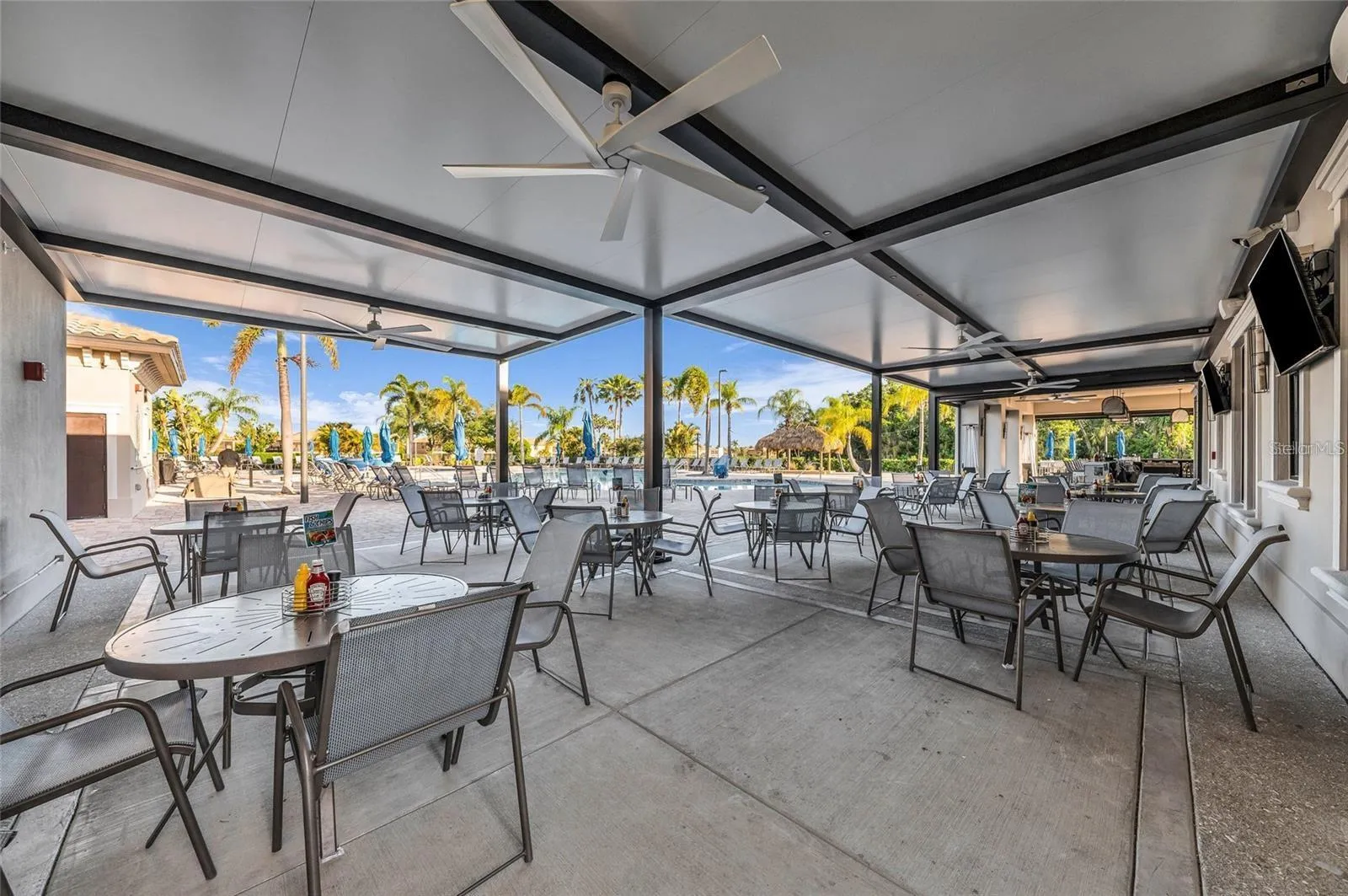Casual Open-Air Pool Side Dining