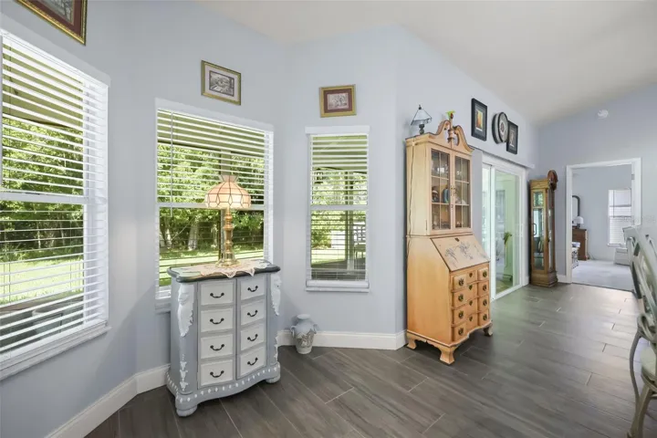 Eat-in area in kitchen