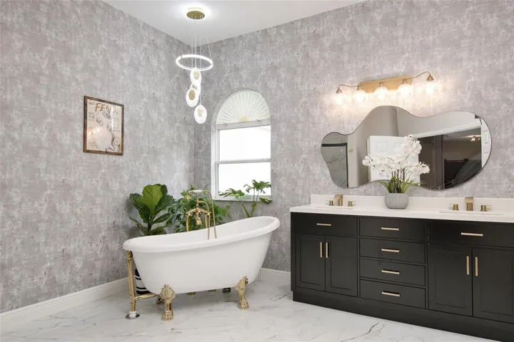Claw footed Tub