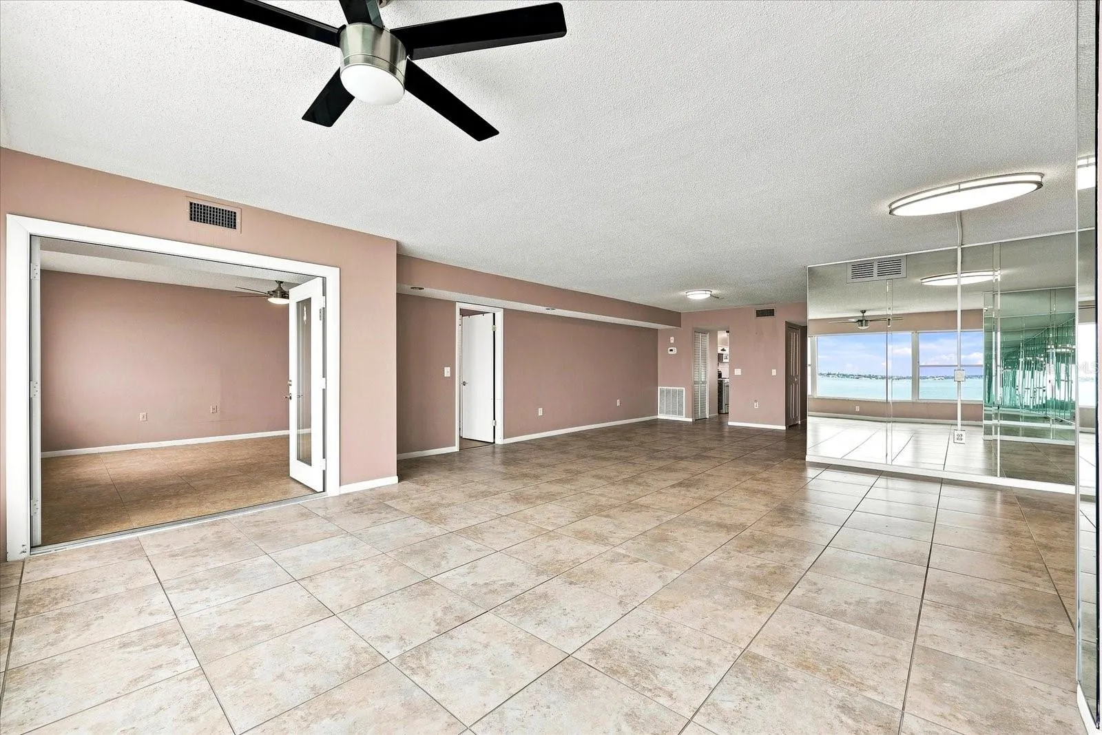 Double door entry to primary suite. Large open floorplan