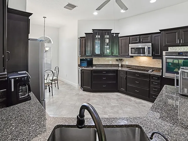 Wall oven and with cooktop for all your special dinners