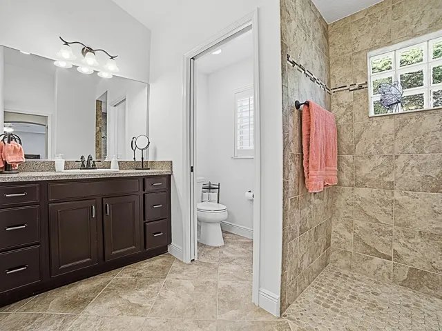 Great walk in tiled shower