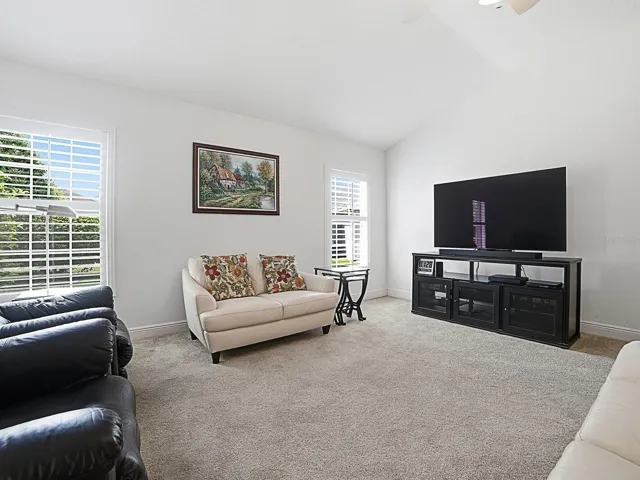Bright and cheerful great room for entertaining