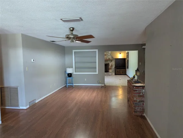 LIVING ROOM WITH BUILT IN SHELVING