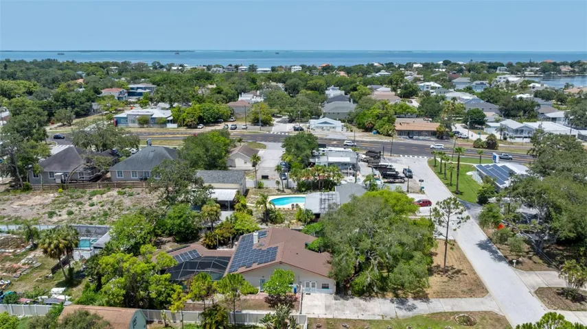 Located just minutes from Honeymoon Island State Park, Caladesi Island, the Gulf beaches, Downtown Palm Harbor, Downtown Dunedin, and the Pinellas Trail, you'll enjoy easy access to boating, kayaking, biking, waterfront dining, breweries, boutique shopping, and year-round community events.