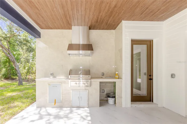 Outdoor Kitchen