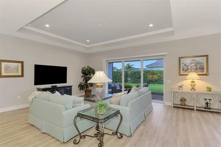 Tray Ceiling/Living Room