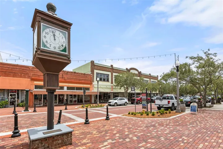 Just outside the gates, enjoy the scenic Sanford RiverWalk, waterfront marina, charming shops, local restaurants, breweries, and all the character of Historic Downtown Sanford—everything you need for the perfect Florida lifestyle!