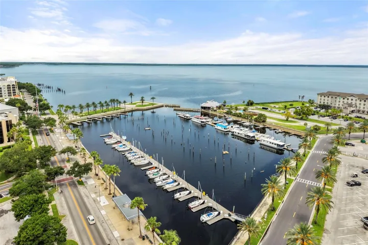 Just outside the gates, enjoy the scenic Sanford RiverWalk, waterfront marina, charming shops, local restaurants, breweries, and all the character of Historic Downtown Sanford—everything you need for the perfect Florida lifestyle!
