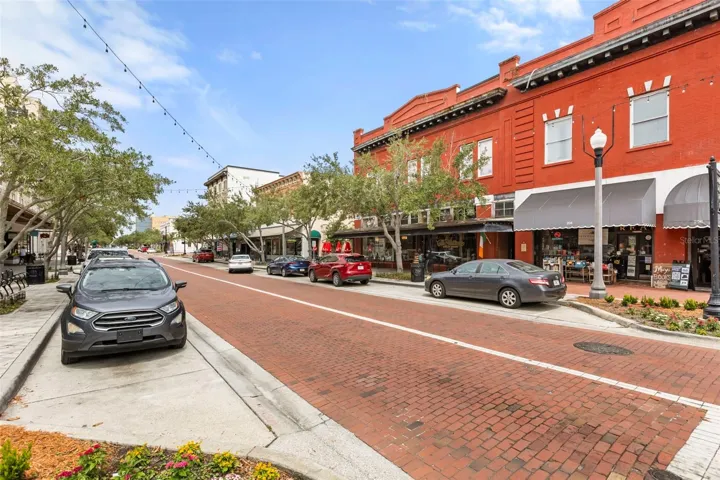 Just outside the gates, enjoy the scenic Sanford RiverWalk, waterfront marina, charming shops, local restaurants, breweries, and all the character of Historic Downtown Sanford—everything you need for the perfect Florida lifestyle!