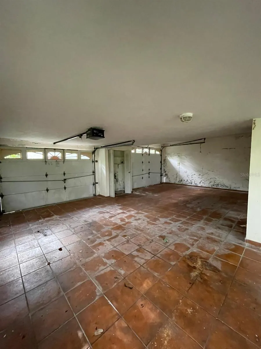 Double garage/Garaje doble