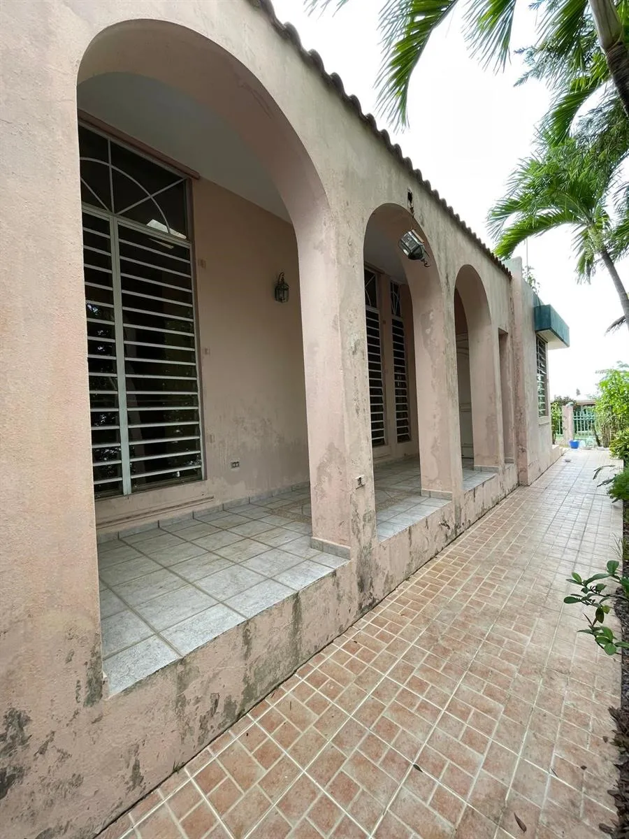 Ground level balcony/Balcón