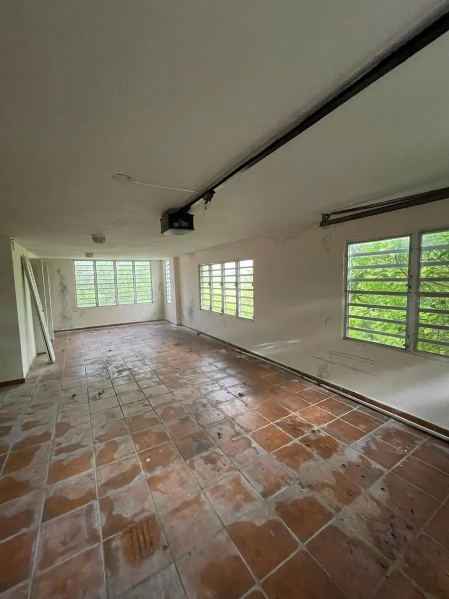 Double garage/Garaje doble