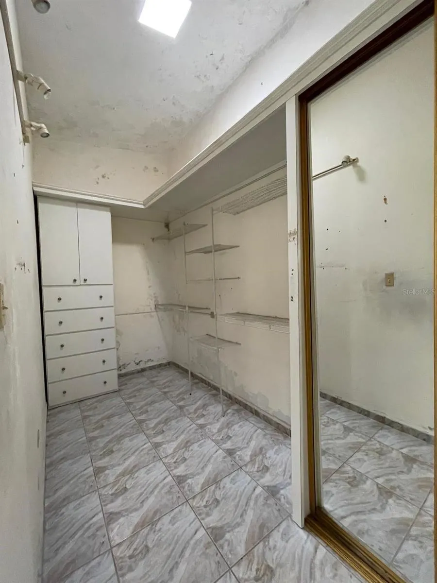 Walk-in closet