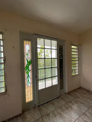 Master bedroom balcony/Balcón habitación principal