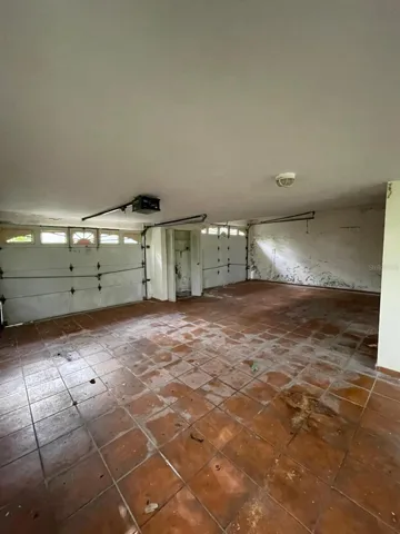 Double garage/Garaje doble