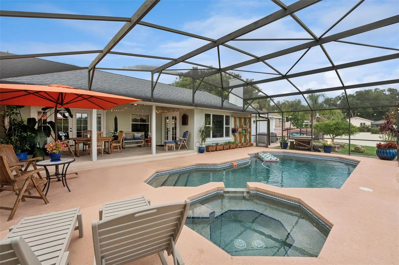 Deck/pool/hottub
