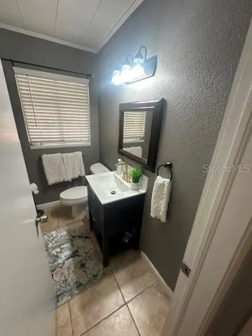 hallway/guest bathroom