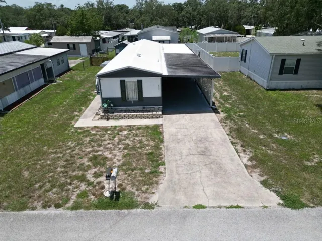 JUST UNDER 1000K SQFT