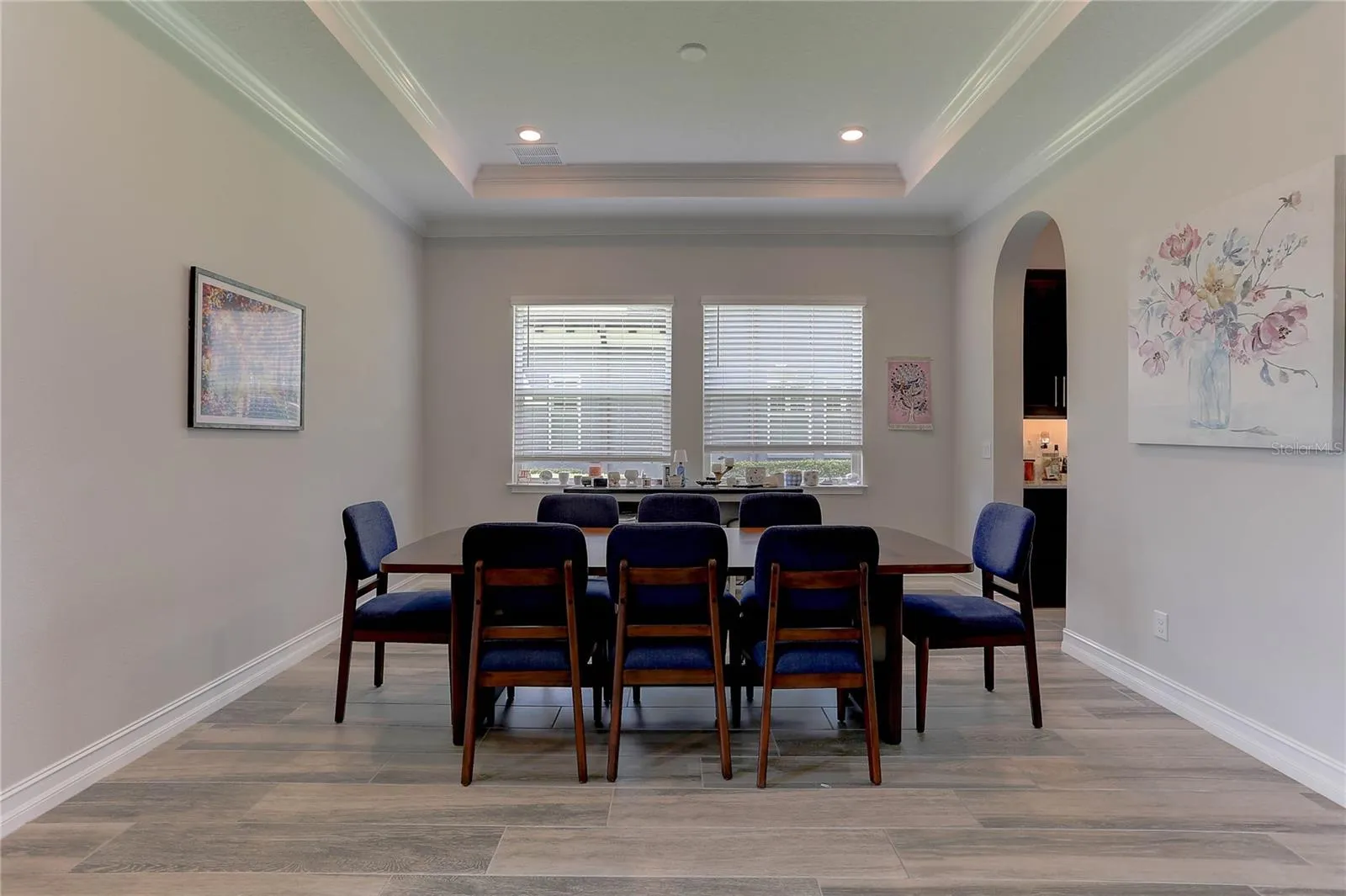 Dining with access to butler pantry