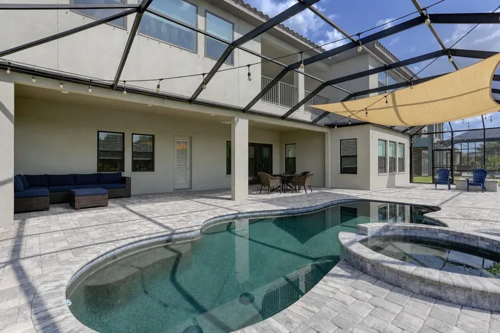 Covered Screened Lanai with Pavers